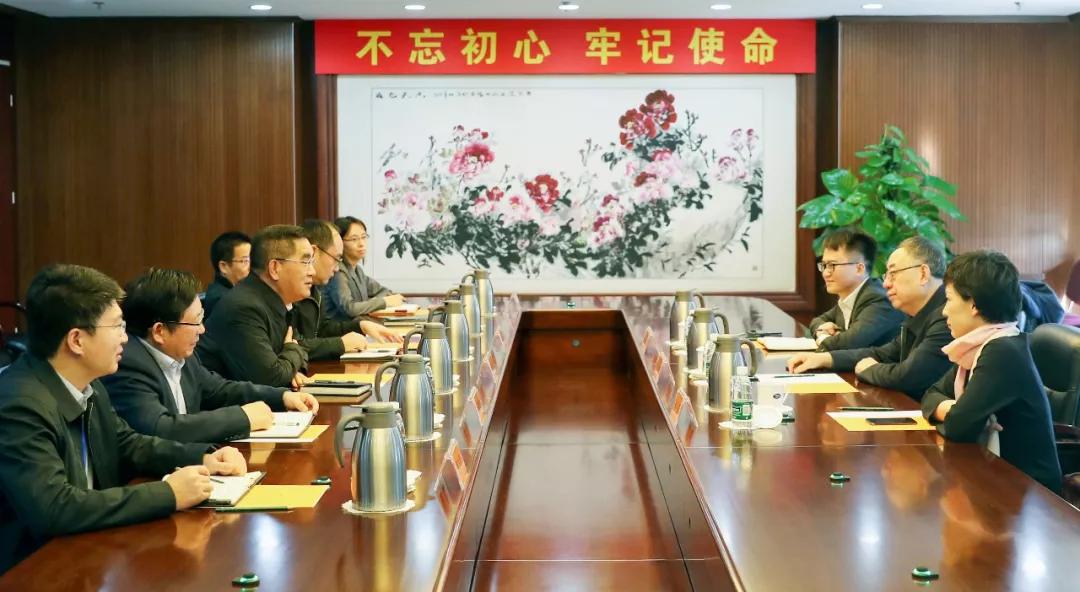 姜仁鋒會(huì)見(jiàn)中國(guó)國(guó)新黨委委員、總會(huì)計(jì)師劉學(xué)詩(shī) 